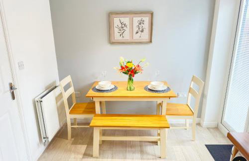 Modern 4 Beds House With FREE Parking - Foto 7