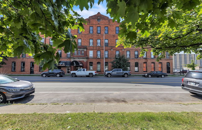 Stylish Chic Retreat At Lafayette Lofts 1 Bedroom Apts by RedAwning - Foto 25