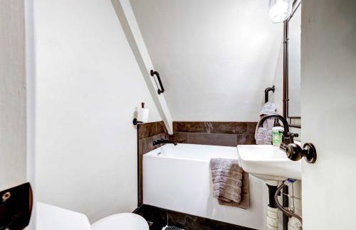 Hike, Fish and Explore California Cabin with Deck! - Foto 20