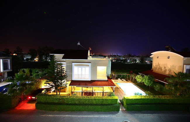 Paradise Town Villa Royal - Photo 1