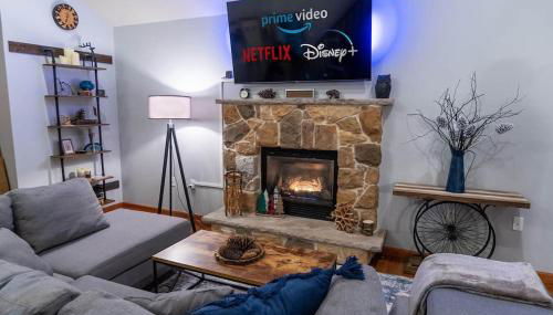 Harmony Hill Stylish 4bd Mountain Retreat, Hot Tub, Games - Photo 4