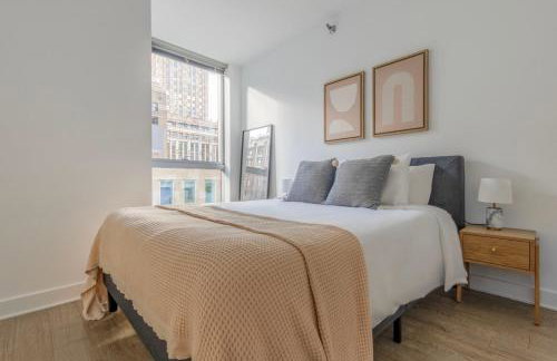 Loop jr 1br w game room nr park riverwalk CHI-1013 - Photo 9