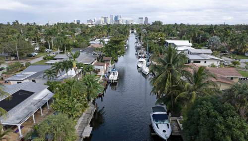 Waterfront Oasis w/ Enclosed Pool! - Foto 5