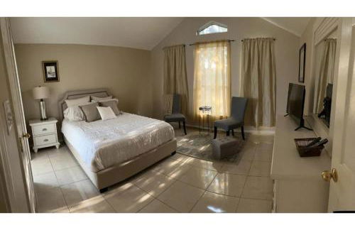 Minutes to Shopping, Dining and Fun Family Stay - Sleeps 6 - Foto 7