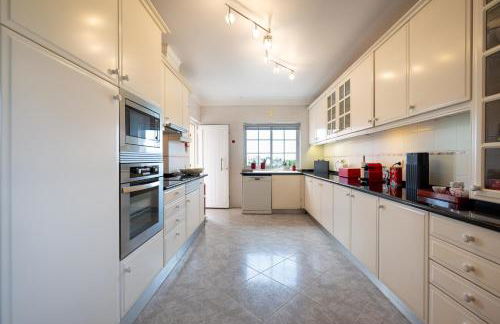 Villa Manuelina - Villa luxuosa com piscina aquecida by DolceStay - Foto 21