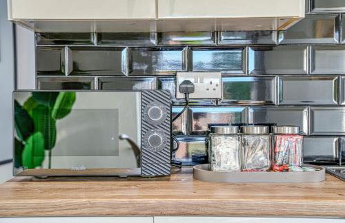 Budget 1-Bed Flat in Manchester - Photo 24