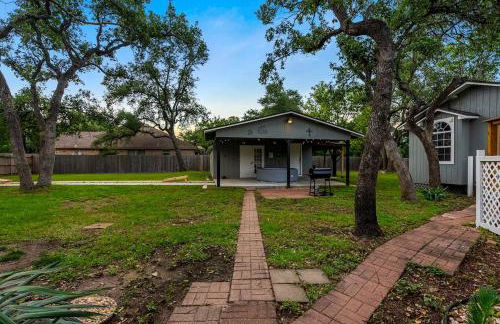 Serene Family Retreat King Beds Pool Hot Tub and Games - Photo 49