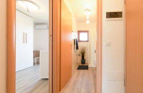 Exclusive Pool Access, 2 floors, Balcony View, Parking - Foto 25