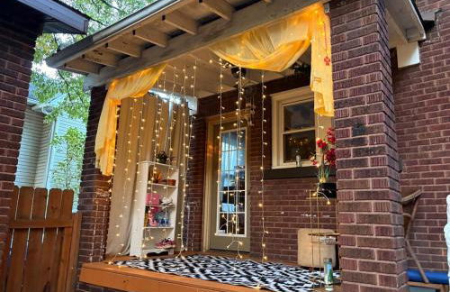 Tree House 6 bedrooms, 2 blocks from everything - Foto 22