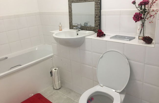 2 Bed Flat, Dedicated Workspace, Parking, 4KTV - Photo 19