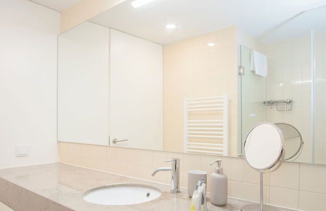 Liiiving in Porto - Haven Pool Apartment - Photo 37