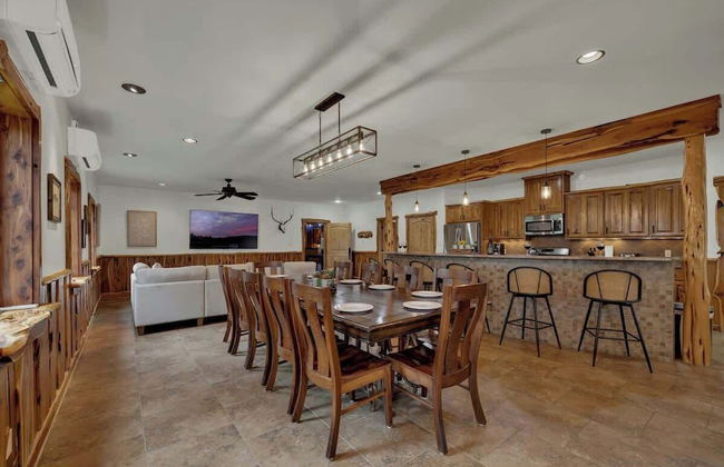 Oakridge Ranch: Pool + Hot-tub, Pickleball Court, Whiskey & Wine Room - Foto 3