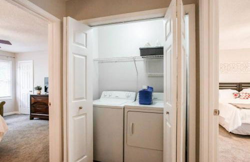 Modern + Cozy Townhome - minutes to Avalon w/king - Foto 42