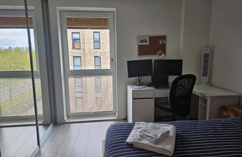 Luxury 1-Bed Apartment with balcony & Free parking - Photo 10