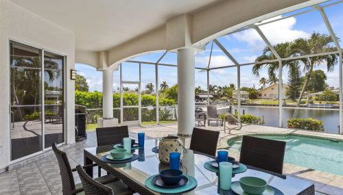 Cape Serenity- Premier Waterfront Villa with Kayaks and Bikes - Foto 3