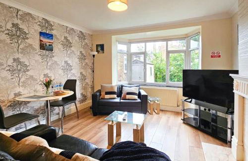 Cosy 2-bed apartment with free parking & ramp access - Foto 31