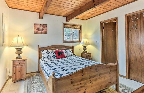 4 Mi to Tubing Cozy Bushkill Cabin with Deck! - Foto 10