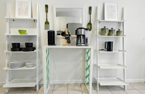 Group Stay Near DC 2BR w Yard on Arlington Blvd - Photo 10