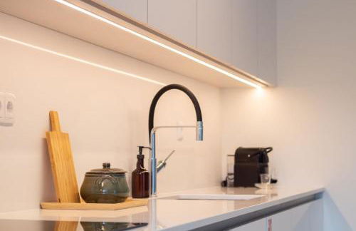 Gaia Elegant Apartment with Patio by LovelyStay - Foto 29