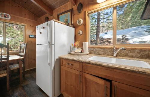 Owl Cabin - Sierra style cabin located on a quiet road in Fawnskin and backs up to National Forest! - Foto 22