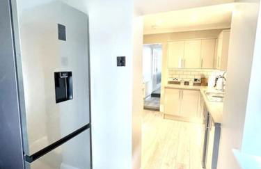 Spacious Modern Victorian House in Rochester - Photo 3