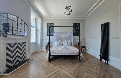 Luxury central apartment w/ 3 beds + 24hr check-in - Photo 18