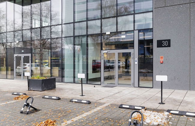 Apartment With Large Balcony by Renters - Photo 52