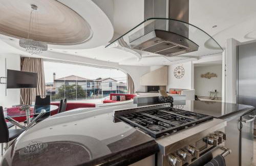 The Wave House! Custom Gem with Panoramic Views, Fire Pit, BBQ, Pool Table - Foto 20