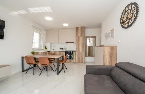 Poolside Hideout Apartments - Photo 63