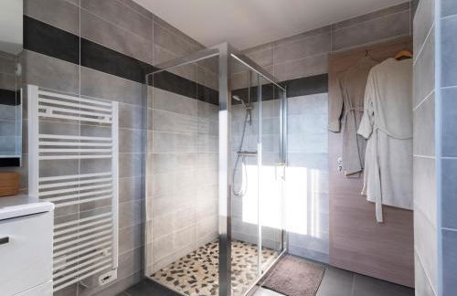 AZALEE - Parking gratuit - Terrasse couverte - Proche transport - Tout équipé - Photo 6