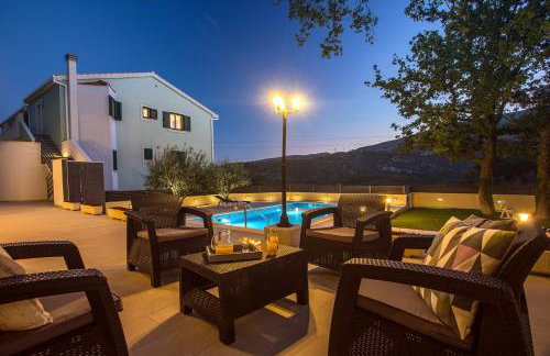 VILLA SKURA private heated pool 32m2, summer kitchen, 4 bedrooms, garden - Photo 11
