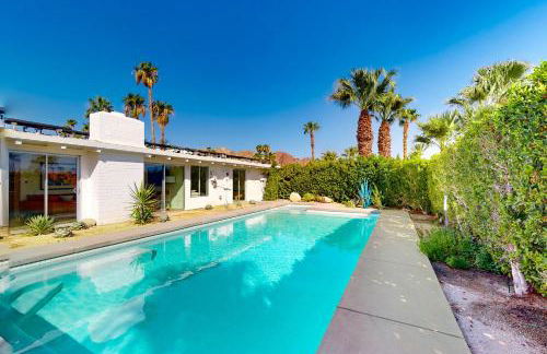 Remodeled midcentury charmer with private salt water pool spa and mountain views - Foto 2