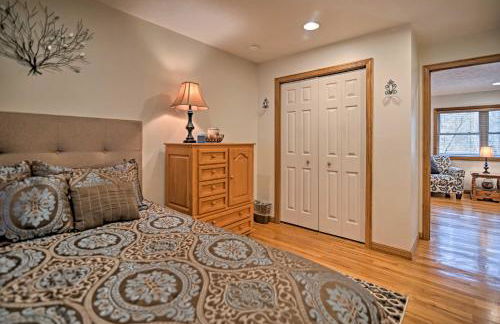 Riverfront Elkins Home with Fireplace and Deck! - Foto 16