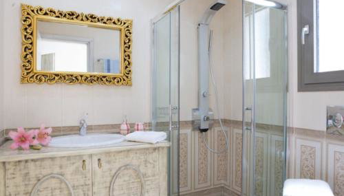 House 55 - Photo 3, Shower