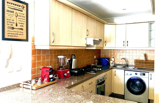 Luxurious Apartment with Private Garden - Photo 6