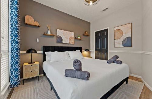 Gorgeous 6BR 3 5 Bth Home with Pool and Game Room - Photo 28