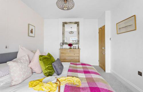 Bumble Cottage, Torcross - Heart of Torcross - Log burner - Ley views - Foto 19