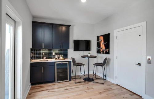 Rooftop Views - Hot Tub - Near Honky Tonks & Bars - Photo 26