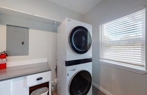 Secluded home with firepit, gas grill, central AC, game room, W/D - Foto 23