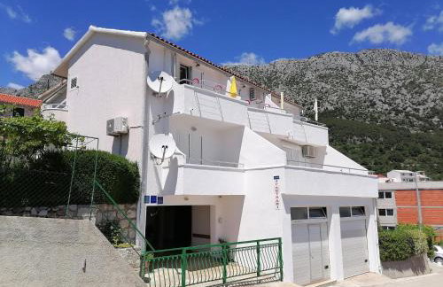 Apartments with parking space Igrane, Makarska - 24696 - Foto 1