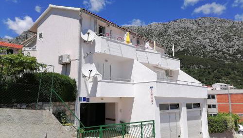 Apartments with parking space Igrane, Makarska - 24696 - Foto 1