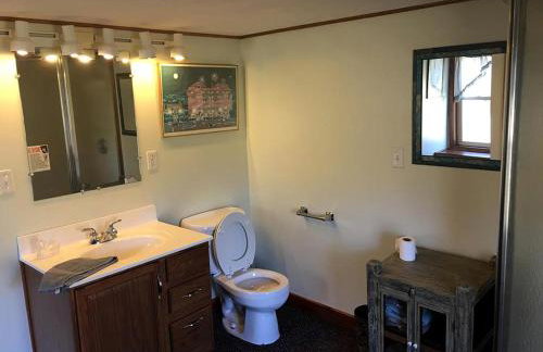 Gorgeous Vacation Cabin for Groups with Stylish Interior near Huntington, West Virginia - Foto 21