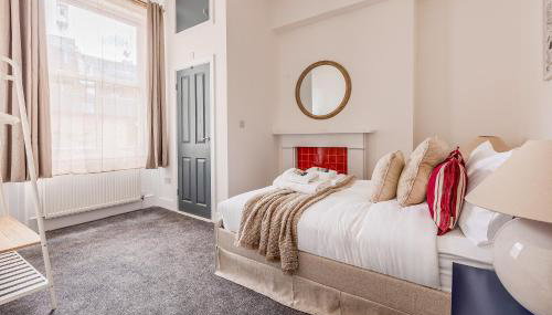 Immense Bright 5BR House near Kensington Olympia - Photo 3