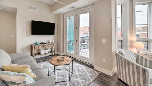 Luxe Manistee Condo with Balcony and River Views! - Foto 4