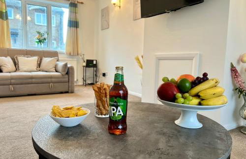 J&J stays 5 bedroom detached house in Peterborough with parking - Photo 23