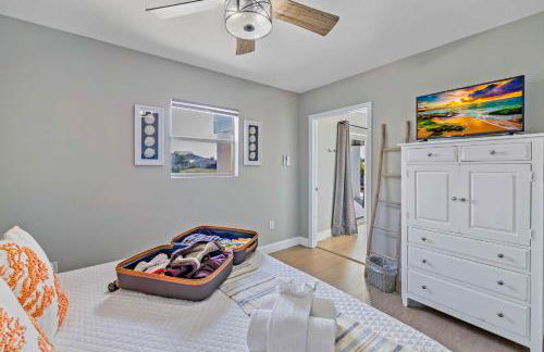 5 Bed3bath waterfront pool home with full gym, office, and heated pool! - Foto 24