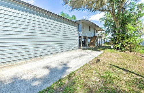 Renovated Crescent Lake Escape with Waterfront Deck! - Foto 26