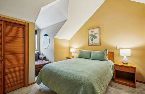 Highridge B14 Enjoy the view ski back trail shuttle service sports center - Photo 34