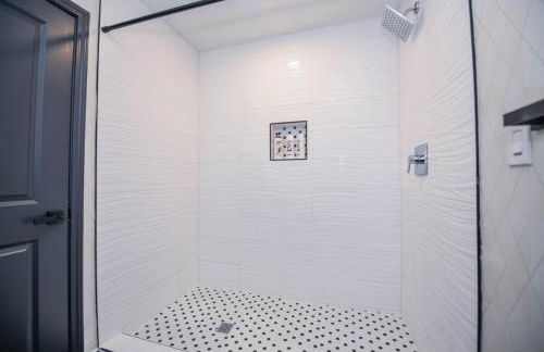 Spacious 4 bedroom 8 beds 20mins From downtown - Foto 8