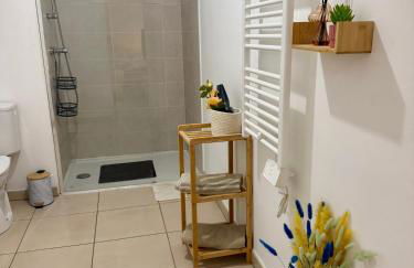 Cosy T2 neuf avec balcon Tram L5 au pied de la résidence Centre & plages - Foto 5